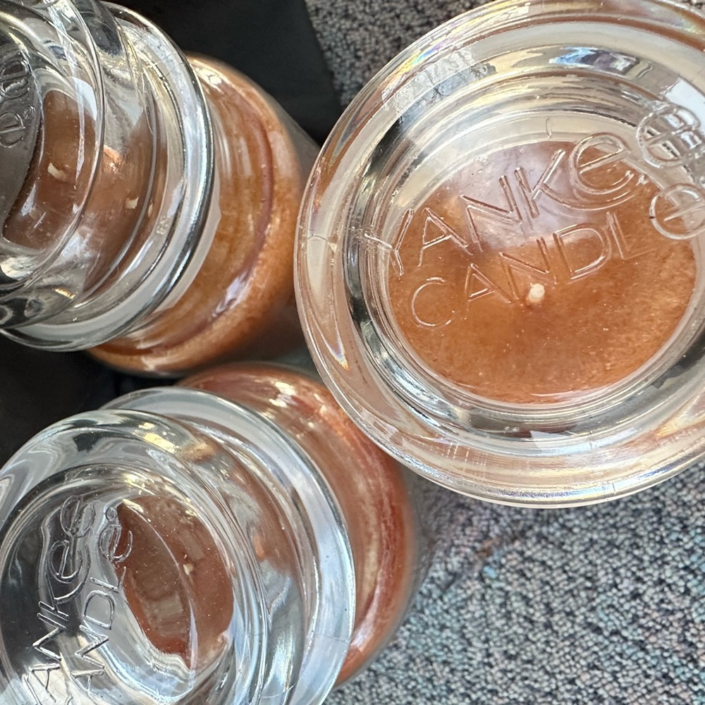 1 New Salted Caramel Yankee Candle with lid NEW - Picture 4 of 4